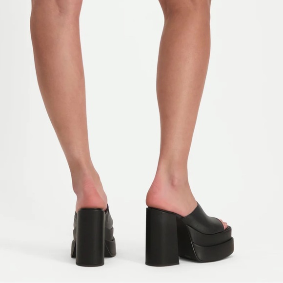 Steve Madden Cagey Leather Double Platform Sandals. - Picture 3 of 11